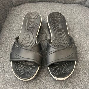 CROCS Womens Slides Sandals Black
Rubber Wedge Slip-Ons Size 7